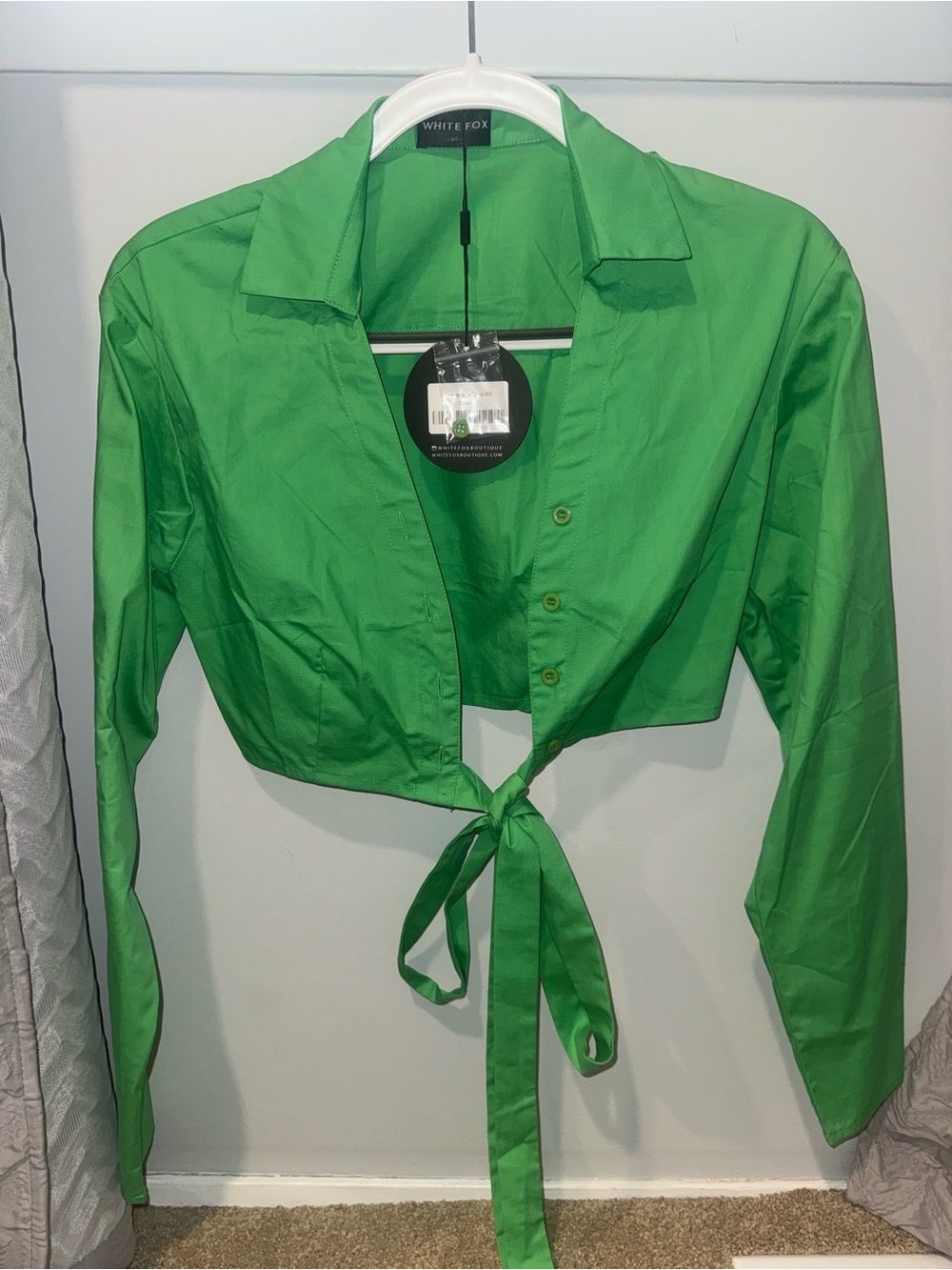 White Fox Forever Ago Crop XS Women's Green Tie-Front Crop Shirt